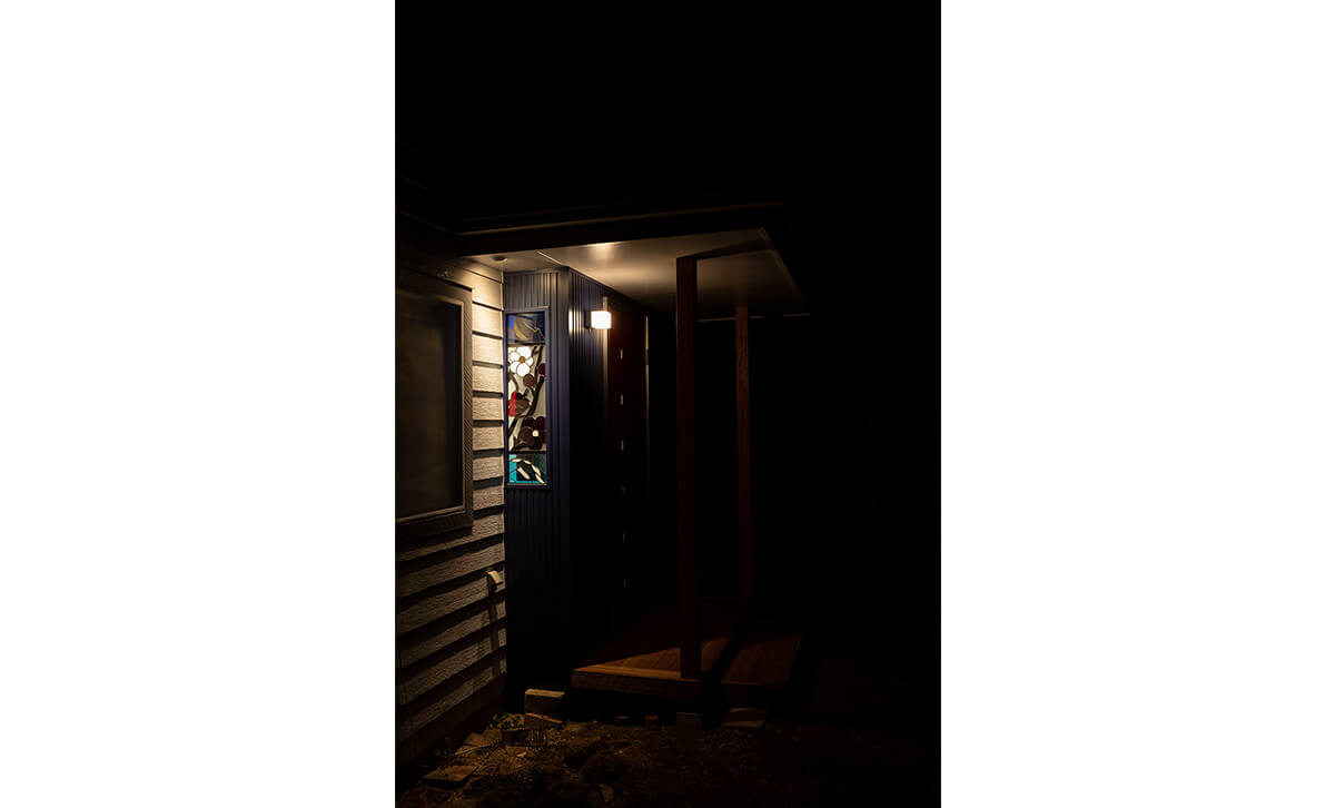 夜の玄関前