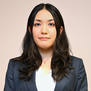 大多智恵　営業 気密測定技能者　出会いを大切に、対話を重ねることによって、お客様の夢の住まい・理想の暮らしの実現のお手伝いをさせて頂ければと思います。アウトドア・インドア両面で様々な趣味がございますので、そんなお話も暮らしの理想と併せてさせて頂ければ嬉しいです。悩みや、お困りごとに大小はありません。お気軽にご相談ください。