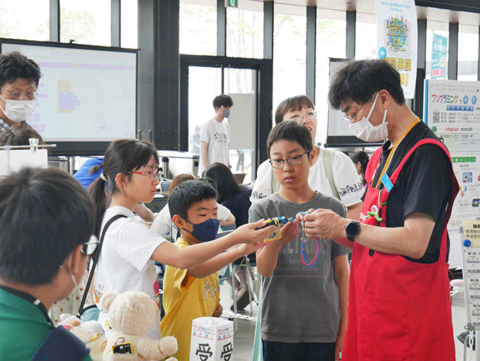 ④プログラミングでロボットカーを操縦