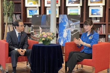 札幌市の秋元克広市長と宇宙飛行士の山崎直子さんが土屋グループ銀座ショールームにご来場されました！