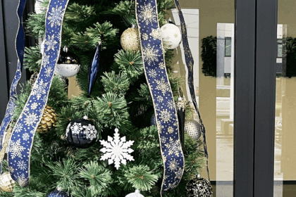 旭川支店ショールームにクリスマスツリーが登場しました!