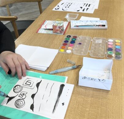 筆文字アート作成中の様子です。