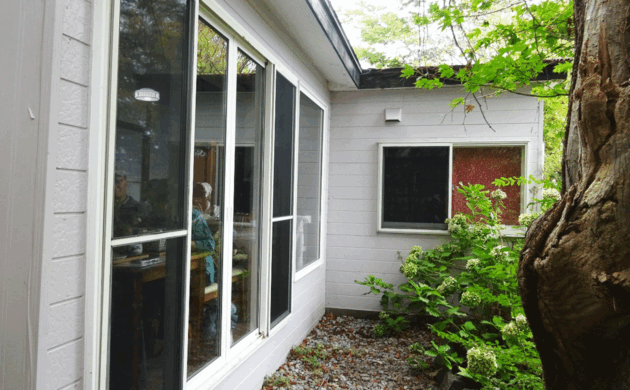 【施工レポート】函館・茶房菊泉｜大正建築を未来へつなぐ伝統的建造物リフォーム事例Before：和風住宅に馴染む下見板張り