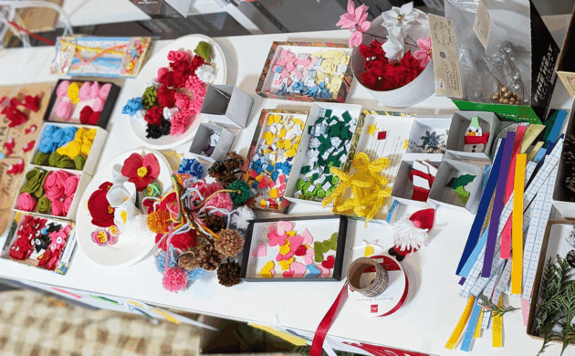 クラフト体験コーナー豊富な材料