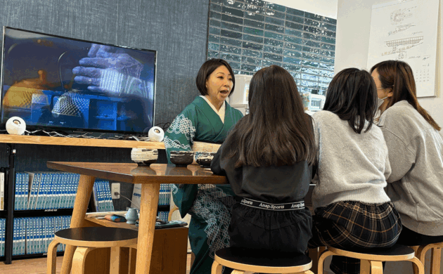 写真1可愛いお嬢さんたちのお抹茶体験