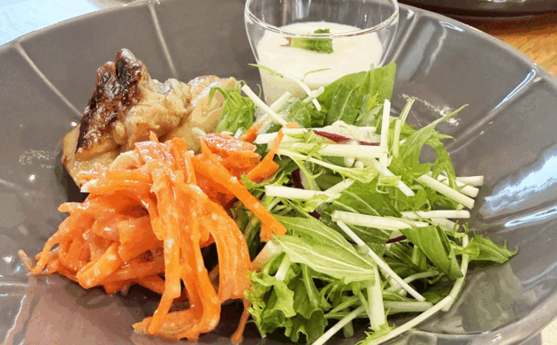 味噌づくりの後のお楽しみ、発酵食ランチ。発酵の魅力を五感で味わいました。発酵食は、素材本来の旨みを引き出しながら、身体を内側から整えてくれます。