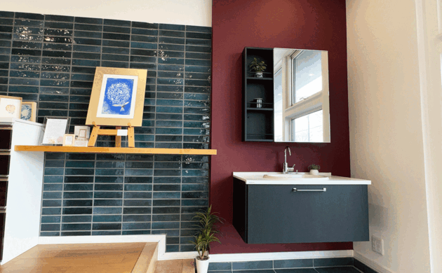 土屋ホームトピア・苫小牧支店:外作業の後に使いやすい、土間の洗面スペース。