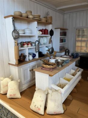【ドールハウスとミニチュアコレクション 】展示作品の一部です。