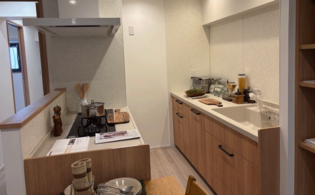 シンクとコンロが向かい合う 2型キッチン を採用。システムキッチン　ｓ-CLASS　FO食洗付き（450）