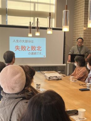 シロ高田氏のトークショー【惑わされない生き方】の様子です。