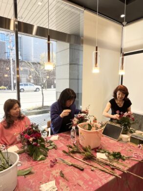 【フラワーレッスン体験会】講義中の様子です。