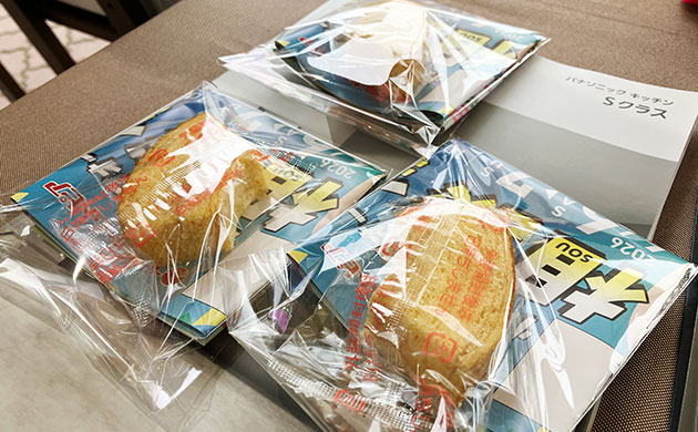 ご来場いただいたお客様には、ささやかですがお菓子をプレゼントさせていただきました。