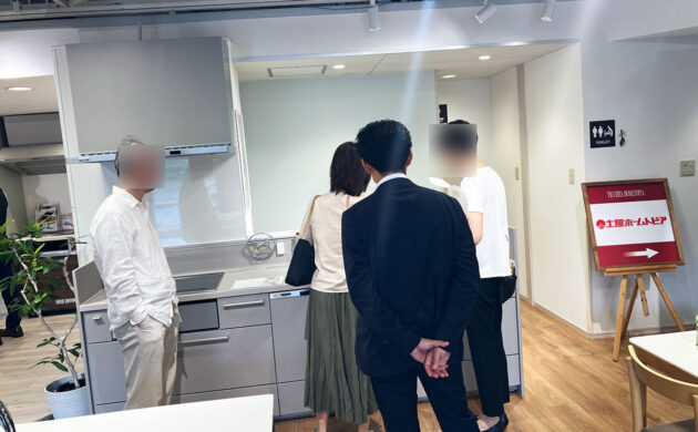 実際の商品を囲みながら、使い勝手や機能についてじっくりご案内しました。